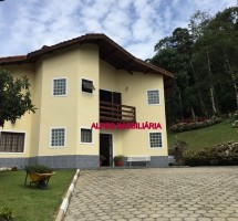 CASA-CHÁCARA EM SANTO ANTONIO DO PINHAL REF: 3451