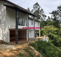 CASA EM SANTO ANTONIO DO PINHAL REF: 4022