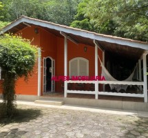 CASA EM SANTO ANTONIO DO PINHAL REF: 8072