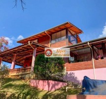 CASA EM SANTO ANTÔNIO DO PINHAL REF 8127