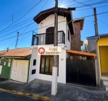 CASA EM SANTO ANTÔNIO DO PINHAL REF 8133