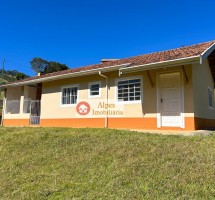 CASA EM SANTO ANTÔNIO DO PINHAL REF 8137