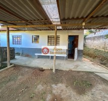 CASA EM SANTO ANTÔNIO DO PINHAL REF 8140