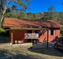 CASA EM SANTO ANTÔNIO DO PINHAL REF 8142