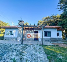 CASA EM SANTO ANTÔNIO DO PINHAL REF 8146