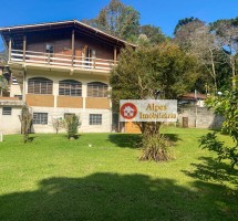 CASA EM SANTO ANTÔNIO DO PINHAL REF 8151